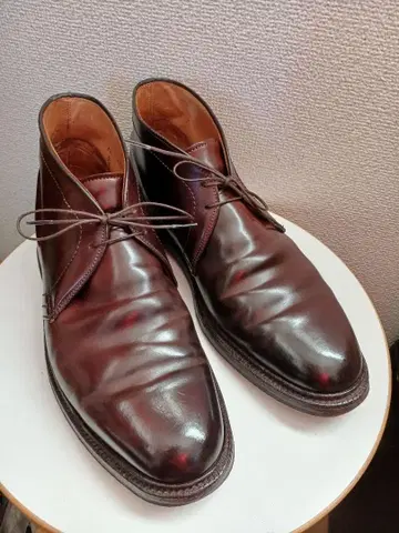 다크 브라운 가죽 처카 부츠