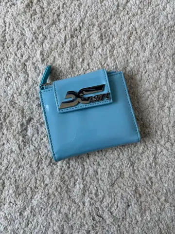 x-girl 이단 접이식 지갑 에나멜