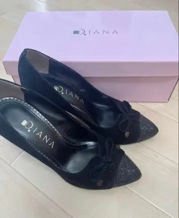 DIANA 블랙 스웨이드 스틸레토 펌프스