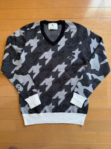 마크&로나 V넥 스웨터