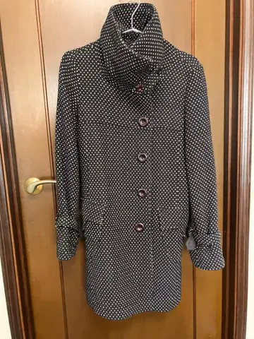 도트 무늬 코트