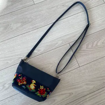 학교 페이 숄더백 새상품 feiler