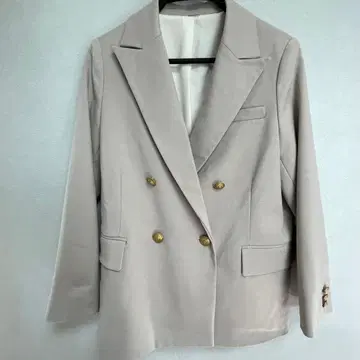 Mila Owen 베이지 테일러드 자켓