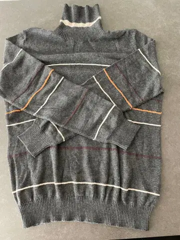 SUNHOUSE 그레이 스트라이프 터틀넥 스웨터