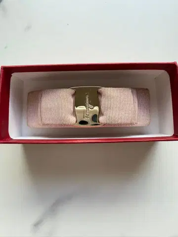 Ferragamo 핑크 리본 헤어 클립