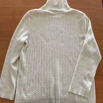 레리안 캐시미어 13+ 화이트 리브 터틀넥 스웨터