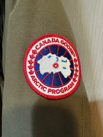 Canada Goose 다운 자켓 올리브