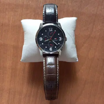 TOMMY HILFIGER 크로노그래프 손목시계