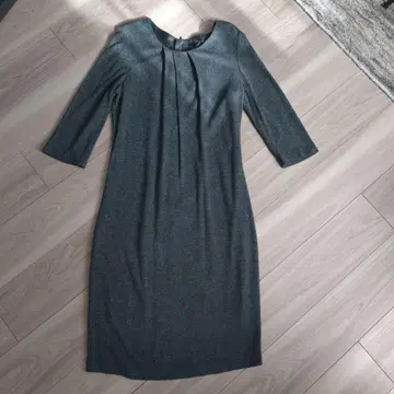 [ BOSS ] 차콜 그레이 긴팔 무릎 기장 7부 소매 원피스