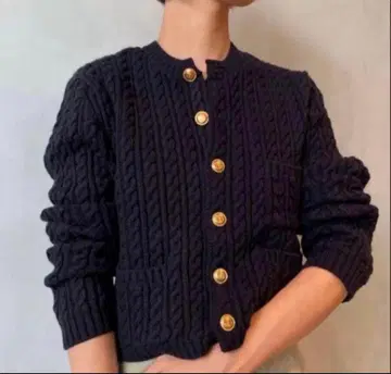 맥피 케이블 짜임 가디건 골드 버튼