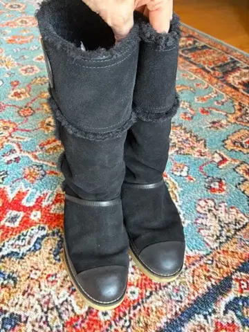 블랙 퍼 달린 롱 부츠