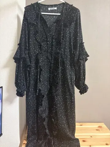 새상품급 스나이델 도트 무늬 플리츠 프릴 디테일 원피스