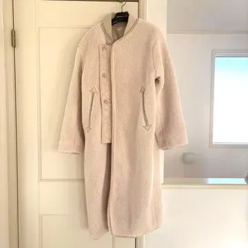 어반 리서치 보아 롱 코트 아이보리