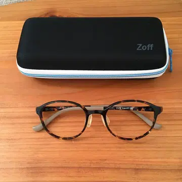 가볍고 부서지기 어려운 Zoff SMART 보스턴 안경