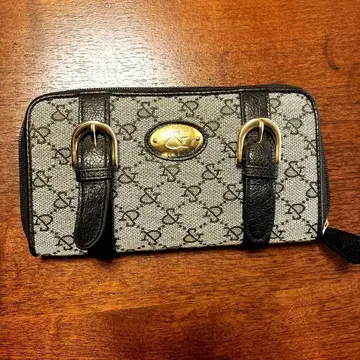 모노그램 패턴 장지갑