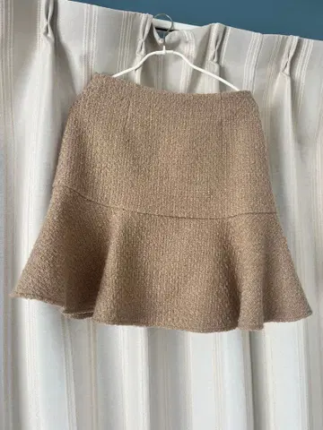 아푸와이저 리셰 베이지 플레어 스커트