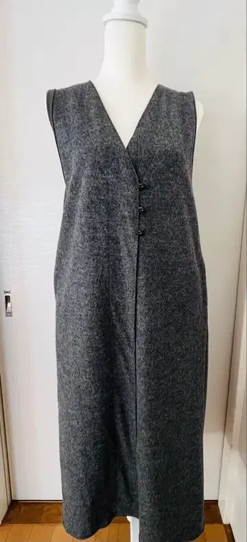 컨디션 최상 [ D ] 슬리브리스 롱 베스트 (원피스)