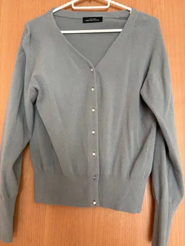 애로우즈 블루 그레이 V넥 가디건