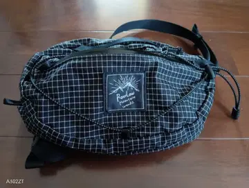 로우로우 마운틴 웍스 블랙 체크 무늬 파우치