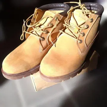 베이지 스웨이드 하이컷 부츠