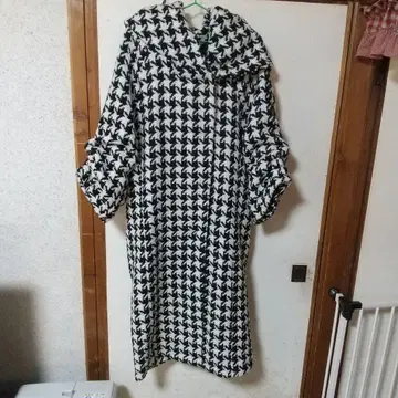 안티카 하운드투스 후드 부착 롱 코트