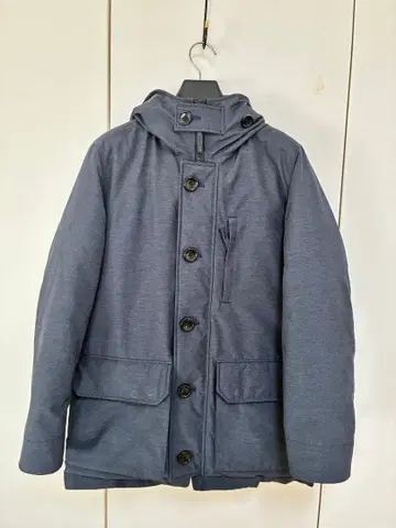 에디피스 네이비 후드 부착 다운 자켓, 수트 위 착용 가능