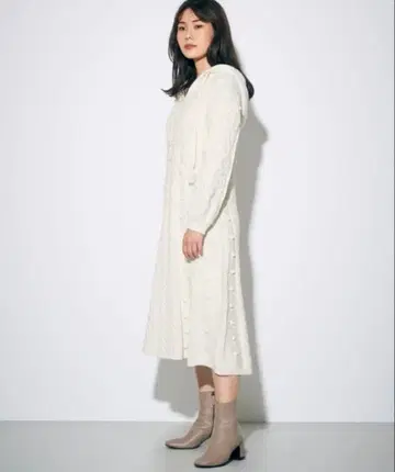 후드 부착 니트 롱 원피스 화이트