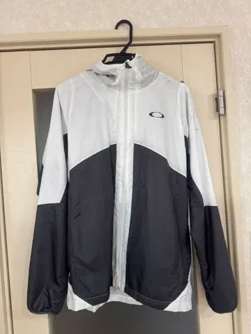 오클리 윈드 브레이커