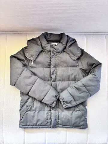 그레이 후드 부착 다운 자켓