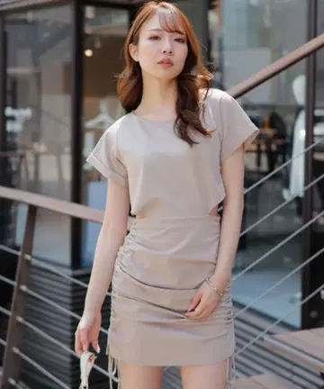 베이지 미니 원피스 반팔 LIPSERVICE