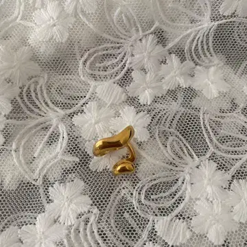 마리아 블랙 이어커프