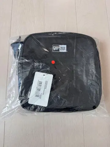 새상품 NEW ERA 블랙 숄더백