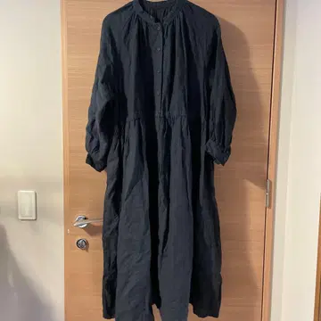 네스트로브 린넨 개더 스모크 원피스 네이비