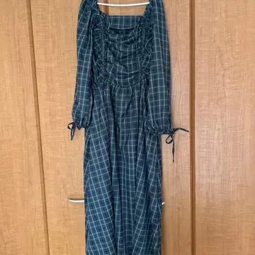 체크 무늬 긴팔 롱 원피스