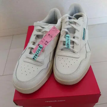 NOBLE 리복 코트 어드밴스 23.5