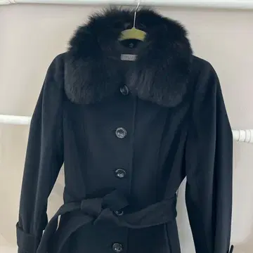 블랙 퍼 옷깃 롱 코트