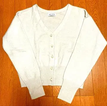 EMMEL REFINES 캐시미어 펄 버튼 가디건 새상품급