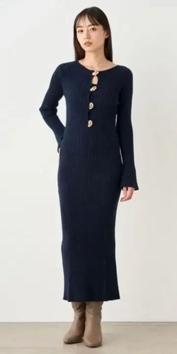 [ 완판템 ] 스나이델 디자인 프론트 버튼 니트 원피스