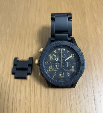 NIXON 51-30 CHRONO 블랙 골드 손목시계