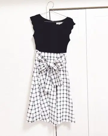 Apuweiser-riche 슬리브리스 체크 무늬 리본 포함 원피스