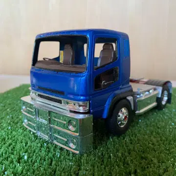 아오시마 1/32 데코토라 트레일러 헤드 제작 중