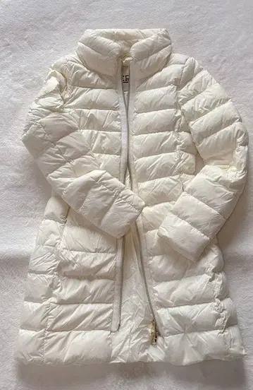 미 실루엣 헬노 HELNO 화이트 롱 다운 자켓 허리 라인