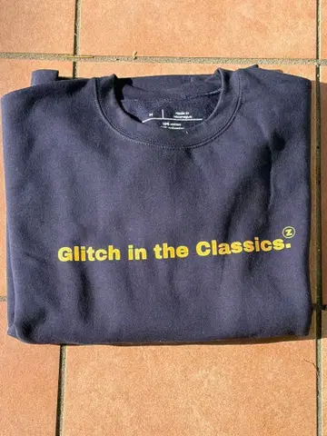 Glitch in the Classics. 네이비 트레이닝복
