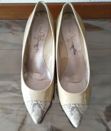 카네마츠 베이지 스틸레토 하이힐