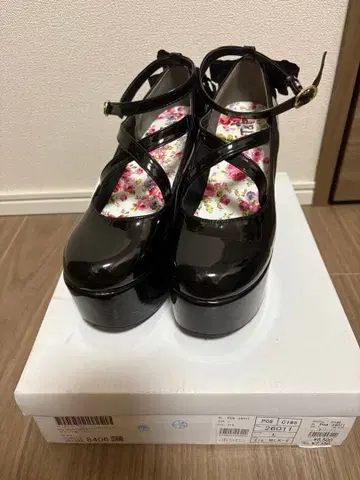 cs T&P 하트 비쥬 부착 프릴 리본 펌프스