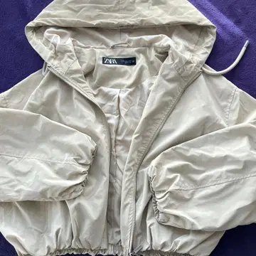 ZARA 베이지 후드 부착 점퍼
