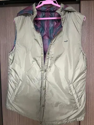 새상품급 크로커다일 후드 부착 다운 베스트