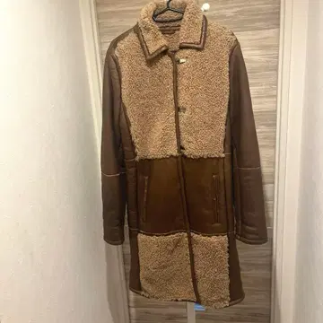 Lamatta 무스탕 가죽 보아 롱 코트 라마타