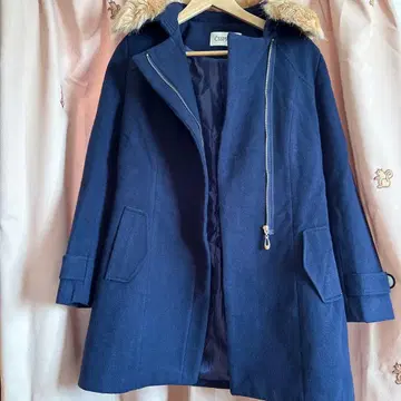 네이비 퍼(fur) 부착 더플 코트