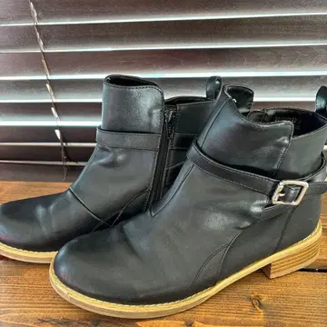 사이드척 부츠 블랙 합성 피혁